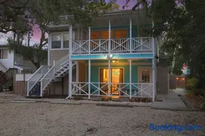 Extended Family Dream, Sleeps 16, Walk to Ocean - Image 1