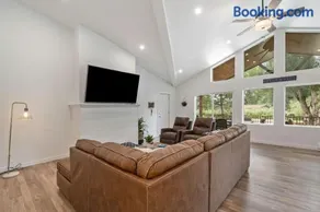 Welcome! 4 bedroom (6 bed) 3 bath River House - Image 3
