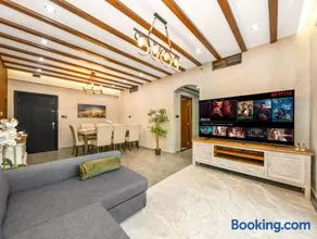 Luxury 2BR Apartment with Full Marina Views - Image 4