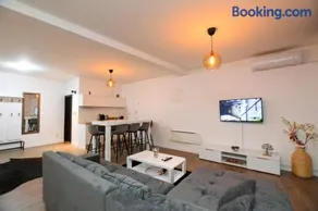 Central Apartments - Image 3