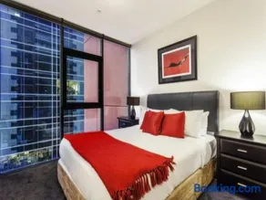 Lovely waterfront condo with swimming pool and gym in the heart of Docklands - Image 4