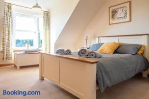 Hillside Cottage - Image 4