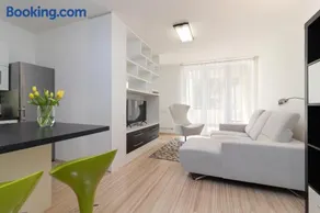 Peace and Comfort Near Center with Balcony, 500MB WIFI - Image 3