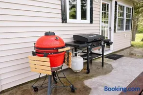 Surrounded by Nature - Frog Hollow Cabin & Bunk Room: Hot Tub | Fire Pit | Grill - Image 3