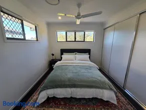 Private Room with Queen Bed & Bathroom - Image 2