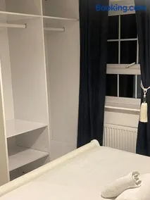 Luxury Home -Private Rooms- 3 mins from Alexandra Hospital, Redditch - Image 2