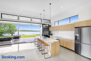 The Ski Shack - Lake Tinaroo - Image 3