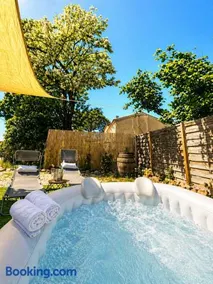 Bungalow jacuzzi & jardin privatif séjour détente au soleil - Image 1
