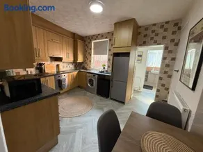 3 bed Jct 37 M1 luxury stay! - Image 2