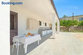 Casa Miggiano 6 BR Apartment in Town - Happy Rentals - Image 3