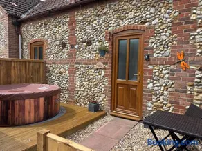 The Ducks - Stunning remote Norfolk Appt with Lazy Spa - Image 2