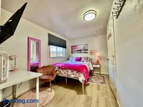 Cozy 1 Bedroom Apartment 10 minutes to SeaTac Airport - Image 3