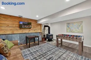 Waterfront cabin w fireplace,hot tub & BBQ grill - Image 4