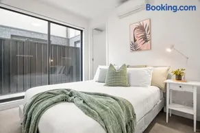 Paradise Getaway 3BR Apt in Clayton with Free Parking - Image 2