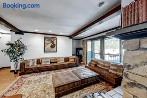 Ski getaway with amazing mountain views fireplace pool & river path access - Image 2
