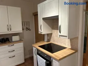 Cosy 3-Bedroom House in Coventry Free Parking Ideal for Families & Contractors - Image 5