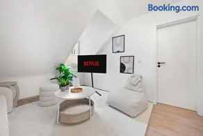 Malu Rooms - im Stadtzentrum, Klima, SmartTV, Netflix, 24h Checkin - Image 2