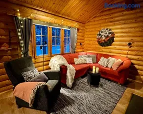Atmospheric log cabin by the ski tracks - Image 1