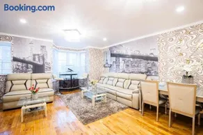 New York City's Prime Location - Image 1