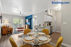 Lux 1BR - Pool, BBQ - Near Med District & Nightlife - Gated Community - Image 4