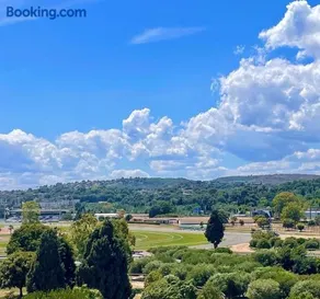 Furnished studio with sea and racecourse view - Image 2