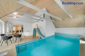 Large Pool House With Beach Volleyball - 2000 - Image 2