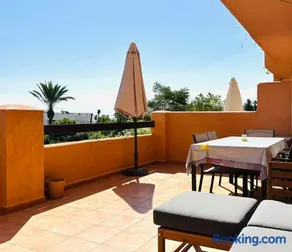 CASARES appart 2 ch dans parc tropical avec vue sur mer, montagne et piscine - Image 3