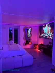 L'Interdite House - Limitless - Jacuzzi Cinema Love - Image 1