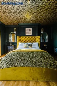 Superb 4 Bed Home in The Windsor Tapestries by Casa by Grace - Sleeps 7-9, Private Hot Tub Hire, Free Parking, Dog Friendly, Legoland, Windsor Castle - Image 3