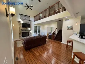 Large Family Gathering Home on Kelleys Island - Image 3