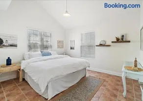 Seaside Serenity boho chic 3-Bedroom Shore condo 2 blocks to the beach and boardwalk - Image 2