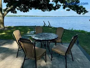 Beautiful Waterfront House in Owasco Lake - Image 2
