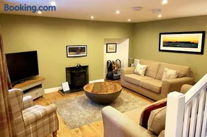 Cosy Carnegie Cottage close to Dornoch Golf Course - Image 1