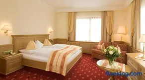 Gartenhotel Maria Theresia - Image 1