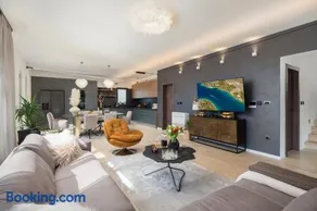 Luxury Villa Cosmopolitan with Pool - Image 2
