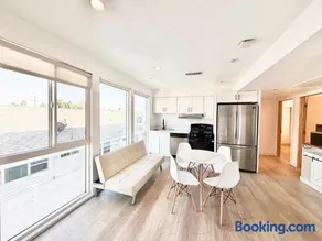 Stylish 4BR Near USC & Downtown LA - Image 1