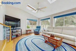 Wharf Side Hideout - Image 2