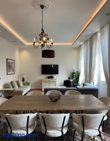 AC-Free Parking - Contemporary 4 Bedroom Villa Apartment - Image 3