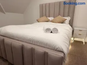 Premium Apartment with Dover Castle Views, Central Dover - Image 3