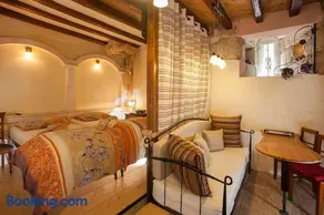 Apartment Dioklecian Wall - Image 5