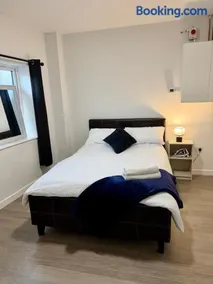 Accessible Town Centre 1 bed Flat Kettering Wi-FI - Image 4