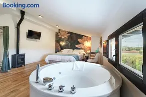 DUO SOMNIA, suites con jacuzzi y chimenea, only adults - Image 5