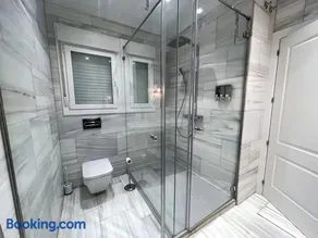 Reno'd Heritage Camino Apartment - Image 3