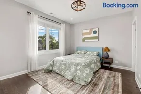 LuxHome Chicago 8 mins Downtown - Image 3