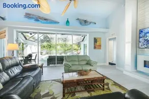 Luxury 3 Bed 2 Bath Home with Pool and Spa - Image 1
