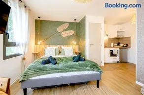 Le Bali - Queen-Size, Parking Gratuit & Sauna - Image 3