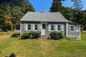Charming Boothbay Harbor cottage with partial AC, full kitchen, and sun room - Image 1