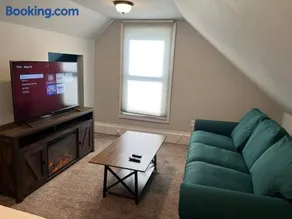 Main, Three Bedroom House in Historic Loveland - Image 3
