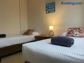 Kingfisher  Beachside 3br  Heated Pool  Walk To Beach - Image 4