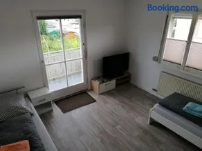 Ferienhaus Stein, TOP Monteurwohnung, 5 große Einzelzimmer, Doppelzimmer, Übernachtung bis 8 Personen möglich - Image 1